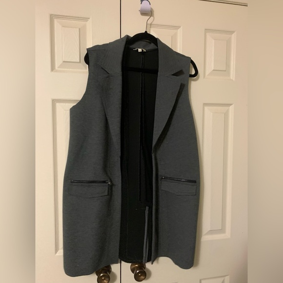 Bundle of 2-Reitmans Sleeveless Charcoal & Black Sleeveless Long Blazers-Size M - Picture 7 of 8